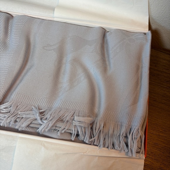 Hermes New Libris Stole Cashmere Silk Scarf Wrap Shall Gris Nauge 75 x 210 cm - Picture 4 of 9